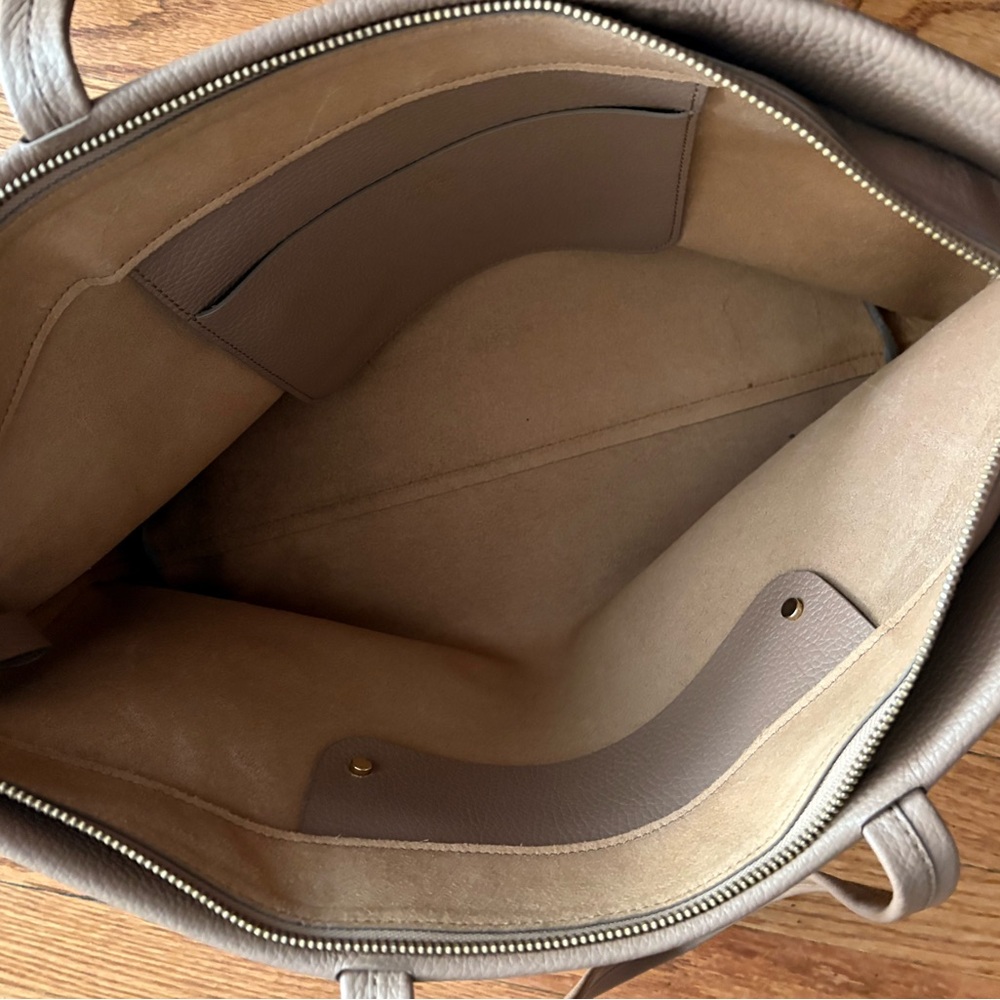 Cuyana Small Easy Zipper Tote in Cappuccino - Picture 3 of 6